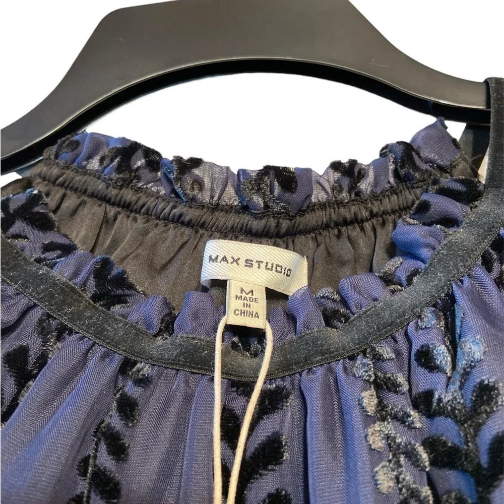Navy blue and Black Velvet Max Studio Sleeveless Blouse.
BIN #1 - Picture 5 of 5